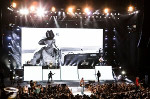 Tim McGraw with GLP impression X4. Photo Credit Bree Kristel Clarke