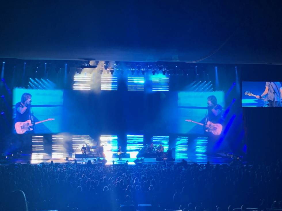 Keith Urban on tour with 200 impression X4 Bar and 50 JDC1 fixtures