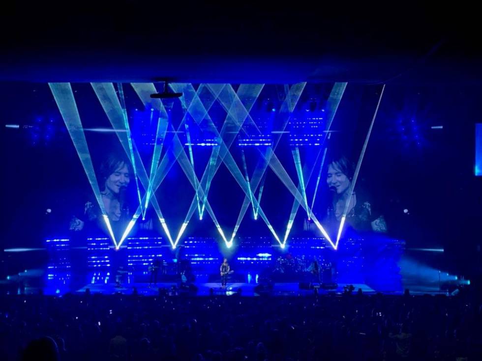Keith Urban on tour with 200 impression X4 Bar and 50 JDC1 fixtures